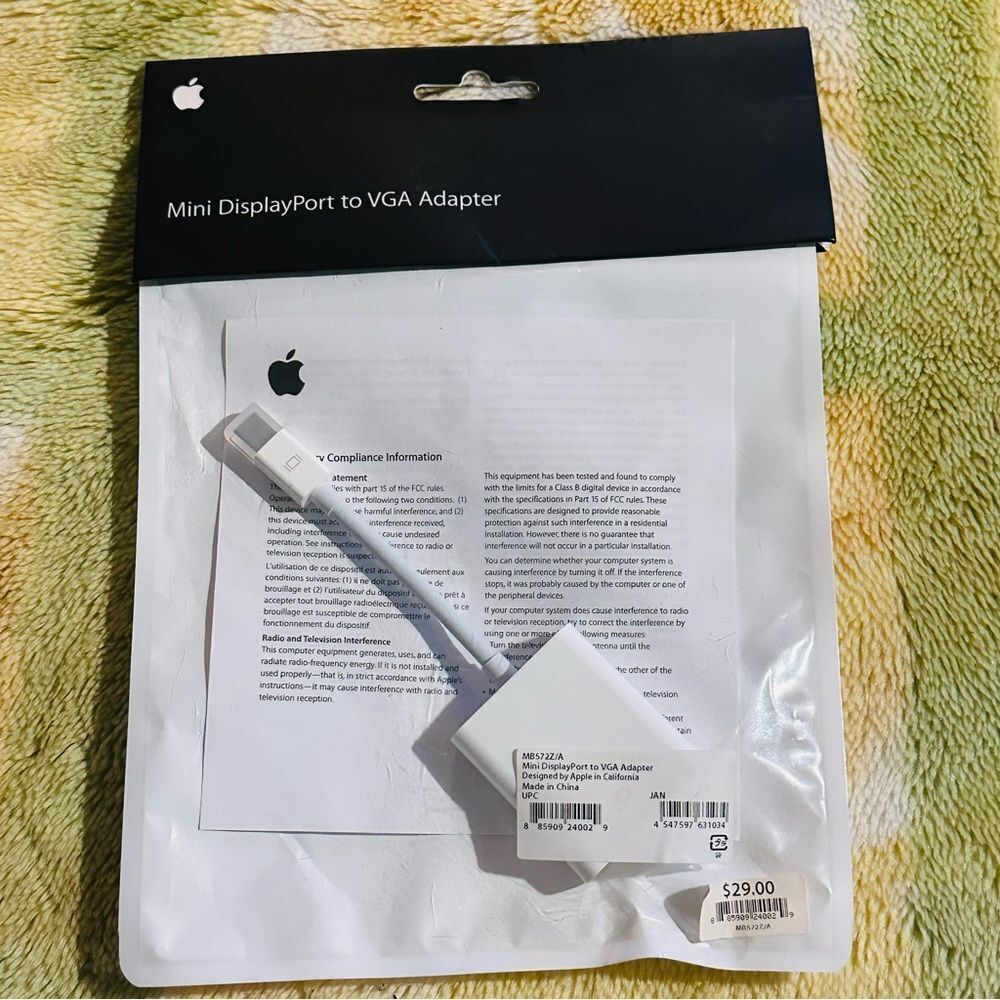 Apple White DisplayPort to VGA Adapter